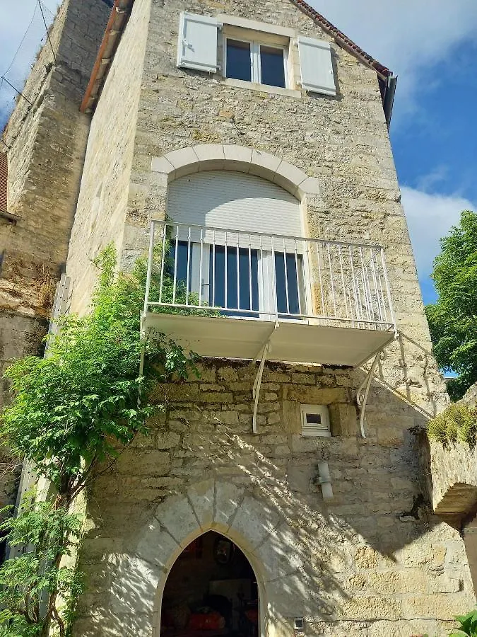 Maison Du Xveme Au Coeur Du Village Medieval Martel